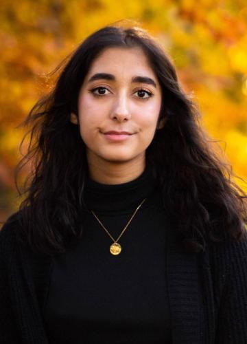 Zoya headshot