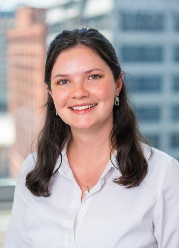 Sonia Holsen headshot